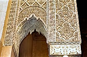 Marrakech - Medina meridionale, Tombe Saadiane - Qubba di Lalla Mas'uda, dettaglio delle decorazioni in stucco delle logge.